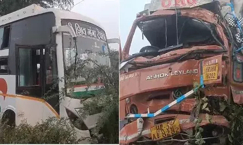 Accident In Aligarh: टप्पल में तेज रफ्तार कंटेनर ने स्लीपर बस में मारी टक्कर, दो की मौके पर मौत, छह लोग घायल Accident In Aligarh: टप्पल में तेज रफ्तार कंटेनर ने स्लीपर बस में मारी टक्कर, दो की मौके पर मौत, छह लोग घायल