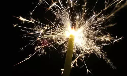 Diwali: हर साल दो से तीन बच्चों को मिल रहा अस्थमा की बीमारी, पटाखों के धुएं से एक हजार से ज्यादा बच्चे प्रभावित Diwali: हर साल दो से तीन बच्चों को मिल रहा अस्थमा की बीमारी, पटाखों के धुएं से एक हजार से ज्यादा बच्चे प्रभावित