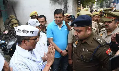 बैकफुट पर प्रदर्शन करने आए अमिताभ ठाकुर: पुलिस से माफी मांगी; बोले- हमारा कार्यकर्ता भी गलत काम करेगा तो.. बैकफुट पर प्रदर्शन करने आए अमिताभ ठाकुर: पुलिस से माफी मांगी; बोले- हमारा कार्यकर्ता भी गलत काम करेगा तो..