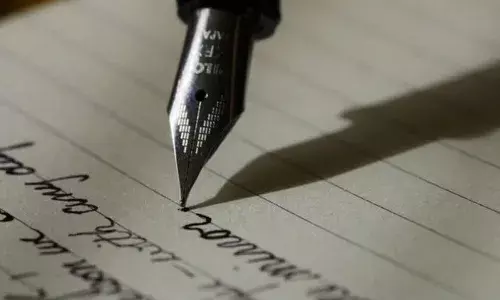 सुसाइड नोट में दर्द: बोर्डिंग स्कूल के बाथरूम में छात्रा ने लगाई फांसी, मां के बारे में लिखीं आपत्तिजनक बाते।। सुसाइड नोट में दर्द: बोर्डिंग स्कूल के बाथरूम में छात्रा ने लगाई फांसी, मां के बारे में लिखीं आपत्तिजनक बाते।।
