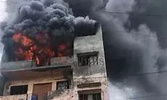 Delhi Fire News: बवाना में फैक्टरी में लगी भीषण आग, दमकलकर्मी मौके पर पहुंचे; पूरे इलाके में भगदड़ Delhi Fire News: बवाना में फैक्टरी में लगी भीषण आग, दमकलकर्मी मौके पर पहुंचे; पूरे इलाके में भगदड़