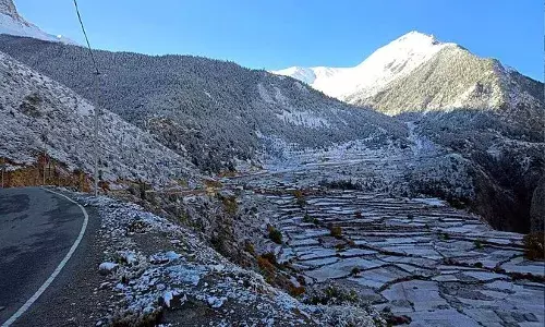 Chamoli News: नीती घाटी में हुई सीजन की पहली बर्फबारी