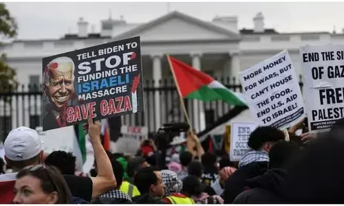 US: इस्राइल को अमेरिकी समर्थन के खिलाफ हजारों की भीड़ ने घेरा व्हाइट हाउस, लगे फलस्तीन आजाद होगा के नारे