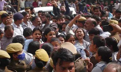 IIT BHU Case: आईआईटी बीएचयू कैंपस में नहीं बनेगी दीवार, मजबूत होगी सुरक्षा; पढ़ें बैठक में लिए गए अहम फैसले IIT BHU Case: आईआईटी बीएचयू कैंपस में नहीं बनेगी दीवार, मजबूत होगी सुरक्षा; पढ़ें बैठक में लिए गए अहम फैसले