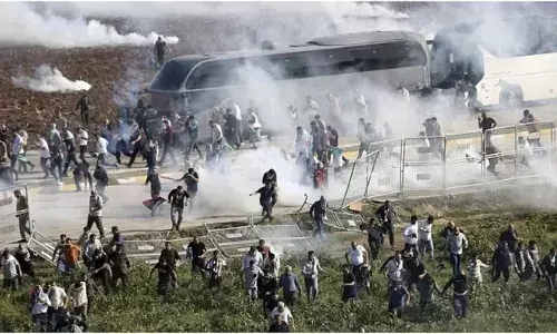 अमेरिकी सैनिकों का ठिकाना पर  वहां के फलस्तीन समर्थकों ने बोला धावा, पुलिस से भिड़े उपद्रवी