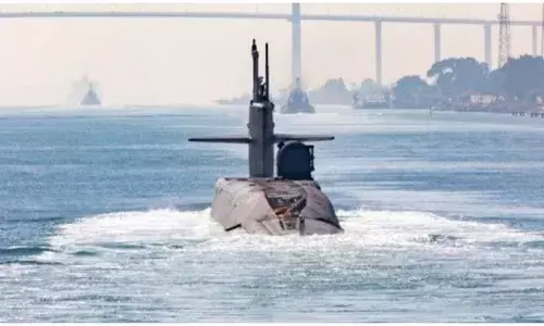 Israel-Hamas War: इस्राइल पर ईरान-हिज्बुल्ला के हमले का खतरा, अमेरिका ने पश्चिम एशिया में भेजी परमाणु पनडुब्बी Israel-Hamas War: इस्राइल पर ईरान-हिज्बुल्ला के हमले का खतरा, अमेरिका ने पश्चिम एशिया में भेजी परमाणु पनडुब्बी