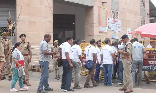 Gyanvapi Survey: कोषागार के लॉकर में आज रखे जाएंगे सर्वे से मिले सबूत, 93 दिनों में ASI ने दिए इतने साक्ष्य Gyanvapi Survey: कोषागार के लॉकर में आज रखे जाएंगे सर्वे से मिले सबूत, 93 दिनों में ASI ने दिए इतने साक्ष्य