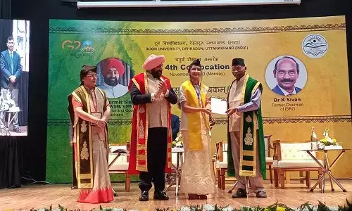 Doon University: दीक्षांत समारोह में पहुंचे रॉकेट मैन, छात्र-छाात्राओं को दिए सफलता के मंत्र Doon University: दीक्षांत समारोह में पहुंचे रॉकेट मैन, छात्र-छाात्राओं को दिए सफलता के मंत्र