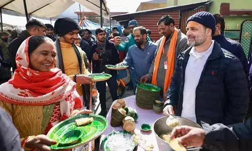 भोले भंडारी के द्वार पर राहुल गांधी का भंडारा, केदारनाथ में सेवा में बिता रहे हर दिन। भोले भंडारी के द्वार पर राहुल गांधी का भंडारा, केदारनाथ में सेवा में बिता रहे हर दिन।
