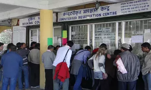 दीवाली-छठ पर महंगा हुआ घर जाना: दोगुना किराया देकर त्योहार मनाने जा रहे लोग, यहां के फ्लाइटों में ज्यादा भीड़ दीवाली-छठ पर महंगा हुआ घर जाना: दोगुना किराया देकर त्योहार मनाने जा रहे लोग, यहां के फ्लाइटों में ज्यादा भीड़