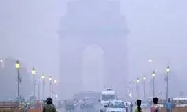 दिल्ली-एनसीआर में अभी भी प्रदूषण से राहत नहीं, चारों ओर धुंध ही धुंध; जानें आज कितना है AQI
