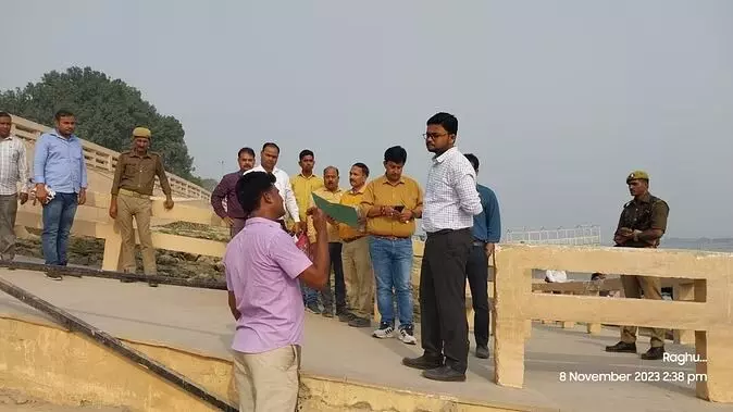 Varanasi: काशी के नए नगर आयुक्त अक्षत वर्मा ने नमो घाट का किया निरीक्षण, देव दीपावली को लेकर दिए ये निर्देश Varanasi: काशी के नए नगर आयुक्त अक्षत वर्मा ने नमो घाट का किया निरीक्षण, देव दीपावली को लेकर दिए ये निर्देश