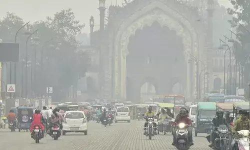 खतरनाक: इस बार दिवाली से पहले ही लखनऊ की हवा हुई जहरीली, आतिशबाजी के बाद एक्यूआई बना देगा रिकॉर्ड खतरनाक: इस बार दिवाली से पहले ही लखनऊ की हवा हुई जहरीली, आतिशबाजी के बाद एक्यूआई बना देगा रिकॉर्ड