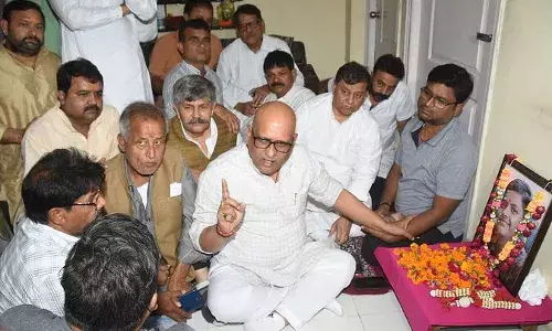 UP: कांग्रेस प्रदेश अध्यक्ष अजय राय बोले- भाजपा का दलित प्रेम ढोंग, वोट पाने को सिर्फ चेहरे सामने लाती है UP: कांग्रेस प्रदेश अध्यक्ष अजय राय बोले- भाजपा का दलित प्रेम ढोंग, वोट पाने को सिर्फ चेहरे सामने लाती है