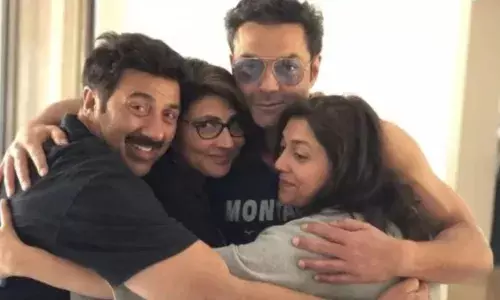Bobby Deol ने बहन अजीता के जन्मदिन पर लुटाया प्यार, धर्मेंद्र संग शेयर की अनदेखी तस्वीर