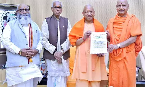 UP: रामजन्मभूमि ट्रस्ट के पदाधिकारियों ने CM योगी को दिया निमंत्रण, मुख्यमंत्री ने सोशल मीडिया पर लिखी यह बात