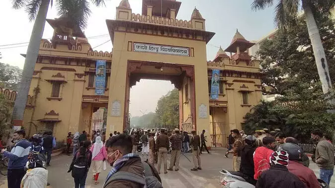 BHU News: एमए के छात्र ने जानलेवा हमला और फायरिंग का लगाया आरोप, क्या बोले चीफ प्रॉक्टर? BHU News: एमए के छात्र ने जानलेवा हमला और फायरिंग का लगाया आरोप, क्या बोले चीफ प्रॉक्टर?