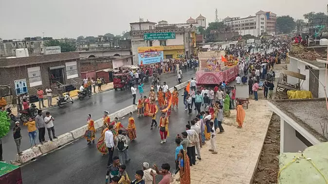 Ayodhya: अयोध्या में बारिश के बीच निकली श्रीराम राज्याभिषेक यात्रा, जय श्रीराम के उद्घोष से गूंजा नगर Ayodhya: अयोध्या में बारिश के बीच निकली श्रीराम राज्याभिषेक यात्रा, जय श्रीराम के उद्घोष से गूंजा नगर