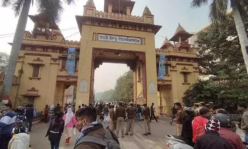 BHU News: एमए के छात्र ने जानलेवा हमला और फायरिंग का लगाया आरोप, क्या बोले चीफ प्रॉक्टर? BHU News: एमए के छात्र ने जानलेवा हमला और फायरिंग का लगाया आरोप, क्या बोले चीफ प्रॉक्टर?