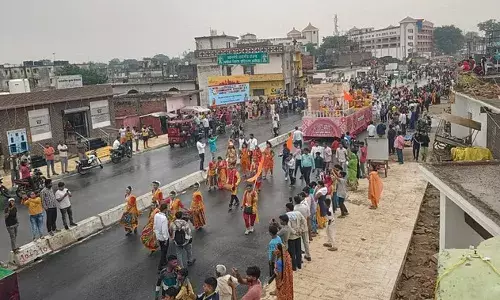 Ayodhya: अयोध्या में बारिश के बीच निकली श्रीराम राज्याभिषेक यात्रा, जय श्रीराम के उद्घोष से गूंजा नगर Ayodhya: अयोध्या में बारिश के बीच निकली श्रीराम राज्याभिषेक यात्रा, जय श्रीराम के उद्घोष से गूंजा नगर