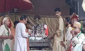 श्रीद्वारिकधीश मंदिर में हुई गोवर्धन पूजा, बड़ी संख्या में पहुंचे श्रद्धालु; किए ठाकुरजी के दर्शन