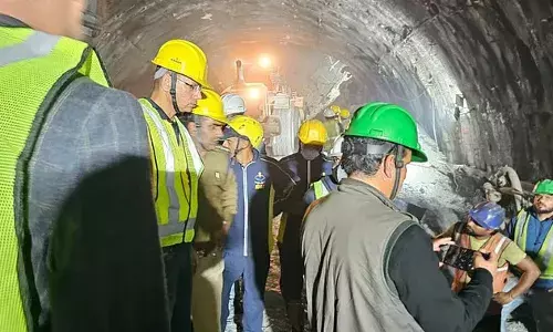 Uttarkashi Tunnel Collapse: सिलक्यारा पहुंची आठ वैज्ञानिक संस्थाओं की टीम, निरीक्षण कर जांच की कार्रवाई शुरू