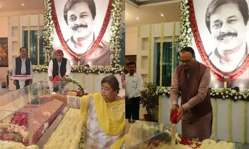 Subrata Roy: सुब्रत रॉय की अंत्येष्टि आज, अंतिम दर्शन को उमड़े हजारों लोग; सोशल मीडिया पर याद किए गए सहाराश्री