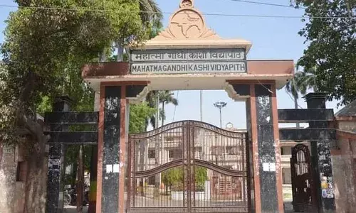 Mahatma Gandhi Kashi Vidyapith: दो शिक्षकों के भरोसे 120 विद्यार्थियों की 18 कक्षाएं, पढ़ाई का हो रहा नुकसान
