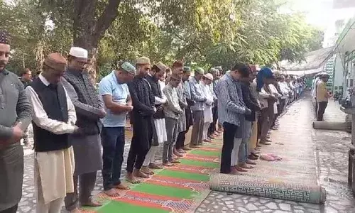 Bareilly: फलस्तीन में मारे गए लोगों के लिए मौलाना तौकीर रजा ने कराई सामूहिक दुआ, बड़ी संख्या में जुटे लोग