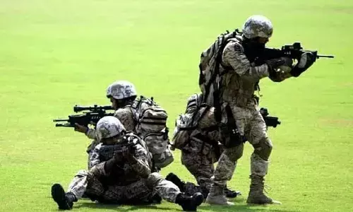 IAF: आर्थिक तंगी से हारा जवान! वायुसेना के गरुड़ कमांडो ने ड्यूटी पर की आत्महत्या IAF: आर्थिक तंगी से हारा जवान! वायुसेना के गरुड़ कमांडो ने ड्यूटी पर की आत्महत्या