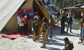 डरे हुए हैं मजदूर...सुरंग में आ रही चटकने की आवाजें, कहीं खतरे की घंटी तो नहीं