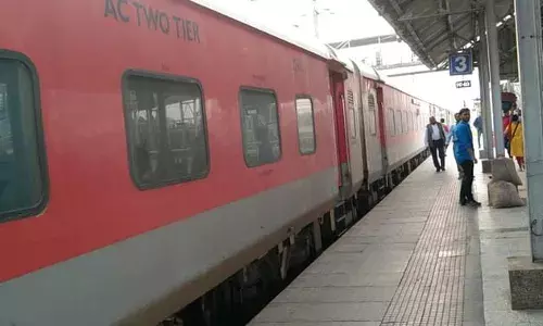 Railway News: कई स्पेशल ट्रेनों में खाली हैं सीटें, जल्द बुक कराएं टिकट; सफर होगा आसान