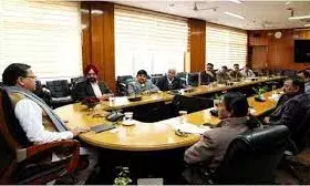 श्रमिकों के परिजनों के आने-जाने का खर्चा उठाएगी सरकार, भोजन, आवास की भी व्यवस्था