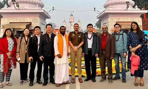 Gorakhpur: गीता के उपदेशों से मजबूत करेंगे चीन की संस्कृति, गोरक्षनाथ मंदिर में देखी छठ महापर्व की महत्ता