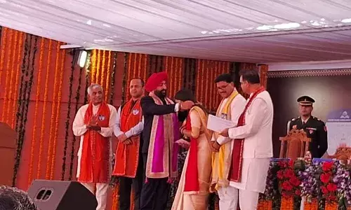 स्वामी राम हिमालयन विवि: दीक्षांत समारोह में पहुंचे राज्यपाल गुरमीत सिंह, छात्र-छात्राओं को दिए डिग्री व मेडल