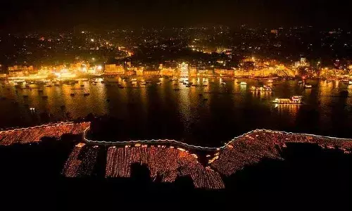 Dev Diwali: 12 लाख दीयों से रोशन होंगे काशी के 85 घाट, मिट्टी और गोबर के दीपों से बढ़ेगी भव्यता Dev Diwali: 12 लाख दीयों से रोशन होंगे काशी के 85 घाट, मिट्टी और गोबर के दीपों से बढ़ेगी भव्यता