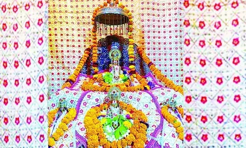 Ayodhya: दुनिया में सबसे अनोखी होगी रामलला की मूर्ति, भगवान राम के अलावा श्रीहरि के 10 अवतारों के होंगे दर्शन Ayodhya: दुनिया में सबसे अनोखी होगी रामलला की मूर्ति, भगवान राम के अलावा श्रीहरि के 10 अवतारों के होंगे दर्शन