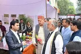 कृषि मंत्री के सामने घिरे अफसर, किसान बोले- बिजली बिल माफ, फिर भी काटे जा रहे नलकूपों के कनेक्शन | कृषि मंत्री के सामने घिरे अफसर, किसान बोले- बिजली बिल माफ, फिर भी काटे जा रहे नलकूपों के कनेक्शन |