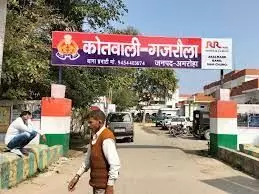 लव मैरिज करने से युवक नाराज, युवती के अश्लील फोटो कर दिए वायरल..विवाहिता रोते हुए पुलिस के पास पहुंची | लव मैरिज करने से युवक नाराज, युवती के अश्लील फोटो कर दिए वायरल..विवाहिता रोते हुए पुलिस के पास पहुंची |