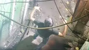 आरोपी ने 50 नहीं, 100 से ज्यादा किए वार... खौफजदा लोग मुंह खोलने को तैयार नहीं आरोपी ने 50 नहीं, 100 से ज्यादा किए वार... खौफजदा लोग मुंह खोलने को तैयार नहीं