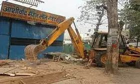 चप्पल की दुकान से बन बैठा मैरिज हाउस का मालिक, रसूख भी बनाया |