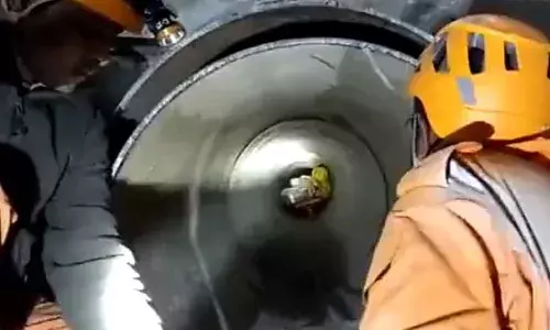 Tunnel Rescue: पाइप के जरिए एस्केप टनल से ऐसे बाहर निकाले जाएंगे श्रमिक, तस्वीरों में देखें कैसी है तैयारी