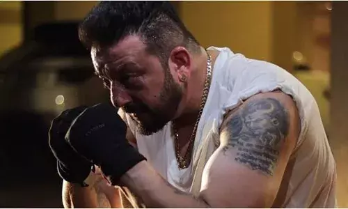 Sanjay Dutt: जेल में संजय दत्त को नहीं मिली थीं विशेष सुविधाएं, पूर्व आईपीएस अधिकारी का बड़ा दावा