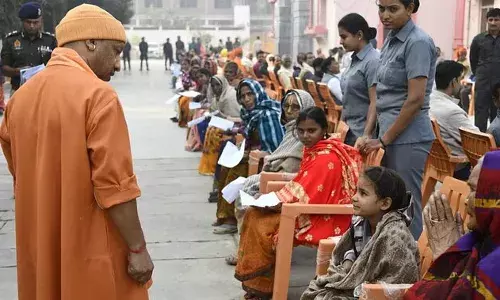 Janta Darshan: सीएम योगी ने सुनी फरियाद, बोले- हर जरूरतमंद को इलाज के लिए मिलेगी भरपूर मदद