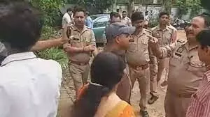 पत्नी को जिंदा जलाया, ससुर का सिर पत्थर से कूचा, फिर खुद को गोली से उड़ाया | पत्नी को जिंदा जलाया, ससुर का सिर पत्थर से कूचा, फिर खुद को गोली से उड़ाया |