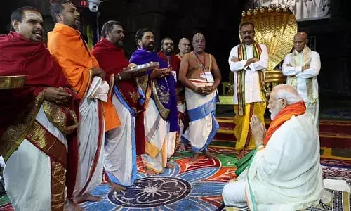PHOTOS: पीएम मोदी ने तिरुपति बालाजी मंदिर में की पूजा-अर्चना, बोले- 140 करोड़ भारतीयों के लिए की प्रार्थना
