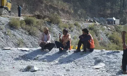 Uttarkashi Tunnel Collapse: चौतरफा अभियान...झटका लगने के बाद फिर जोश के साथ काम शुरू, जानें कब-कब जगी उम्मीदें Uttarkashi Tunnel Collapse: चौतरफा अभियान...झटका लगने के बाद फिर जोश के साथ काम शुरू, जानें कब-कब जगी उम्मीदें