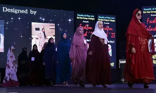 Catwalk In Burqa: मुजफ्फरनगर में छात्राओं ने बुर्के में किया कैटवॉक... विरोध में जमीयत उलमा; जताई नाराजगी