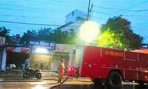 Bareilly: महिला अस्पताल के एसएनसीयू में शॉर्ट सर्किट से लगी आग, बच्चे लेकर भागे तीमारदार; बड़ा हादसा टला