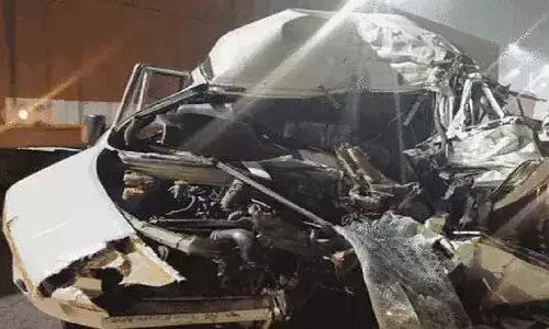 मथुरा में बड़ा सड़क हादसा: बरातियों से भरा ट्रैवलर टकराया, चार की मौत; हरियाणा से मथुरा आई थी बरात